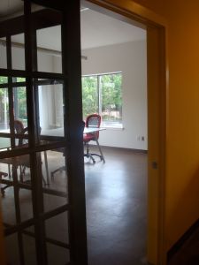 Sure, Steve and Steve may have made their start in their garage /  the Woz's bedroom, but investors are more likely to take you seriously if you can pitch them in a proper conference facility, like this one at Tigerlabs (click to expand.)