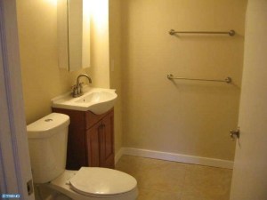 Bathroom at 80 Nassau Street #2a. (click to expand.)