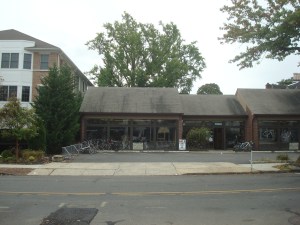 Jay's Cycles: parking for customers only. (click to expand)